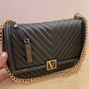 VS Medium Shoulder Bag